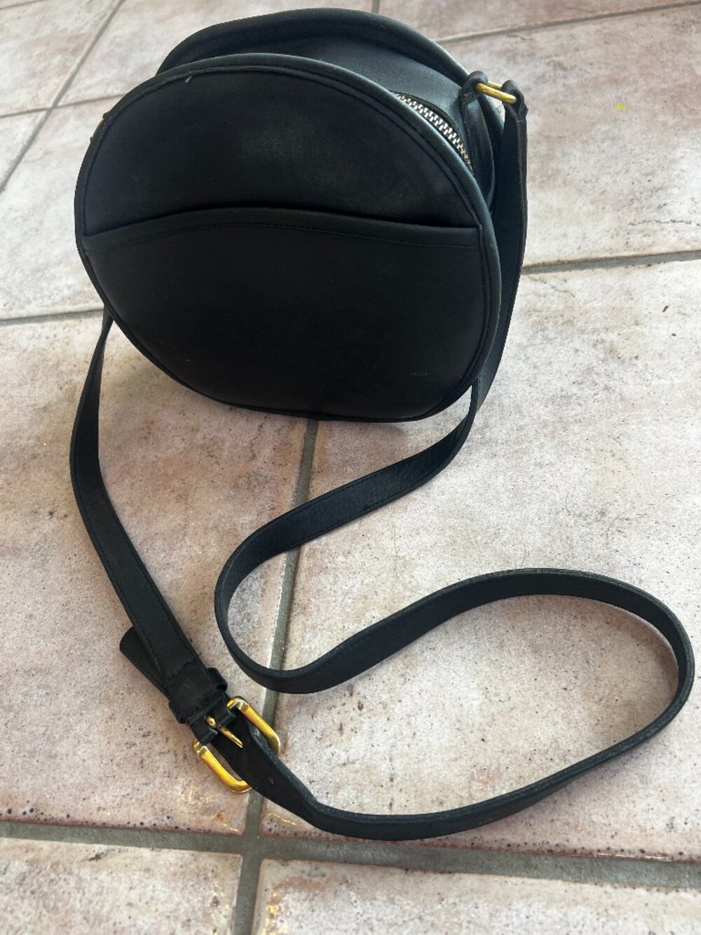 Vintage COACH Black Glove Tanned Leather Canteen Round Crossbody Bag